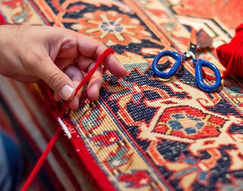 خدمات تخصصی و حرفه ای رفوی فرش در قالیشویی درکه 